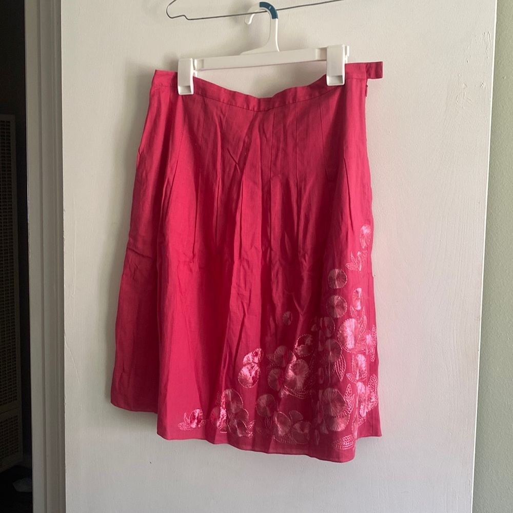 Embroidered pink skirt